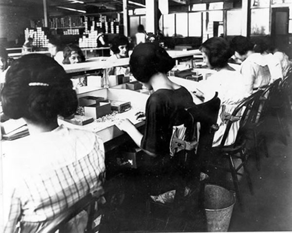 Workers at the Muscatine Button Co.